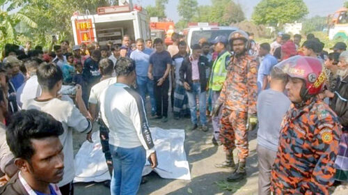 চৌদ্দগ্রামে সড়কের পাশের গাছে বাসের ধাক্কা, নিহত ৩